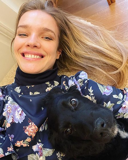 Наталья Водянова с собакой по кличке Кофе