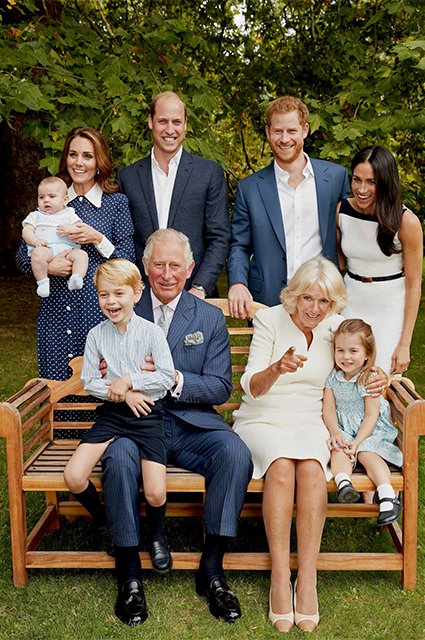Кейт Миддлтон и принц Уильям с детьми, принц Гарри и Меган Маркл, принц Чарльз и Камилла Паркер-Боулз