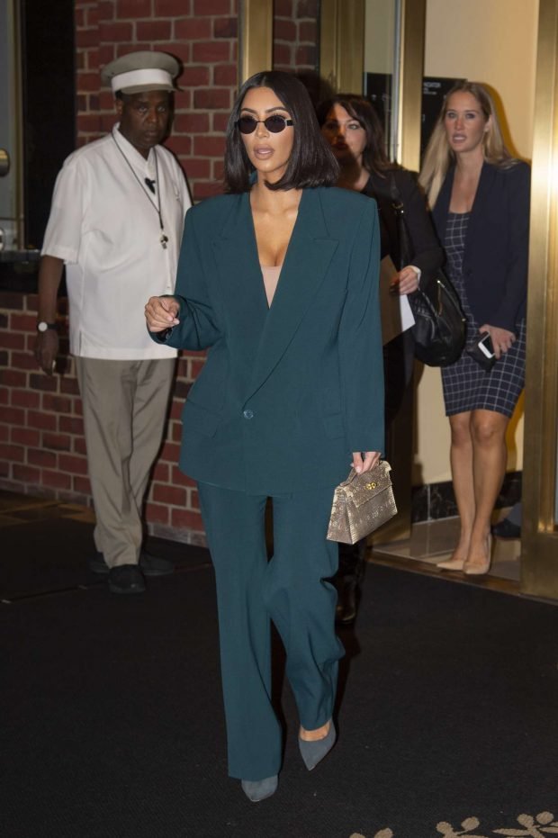 Kim Kardashian at White House-05