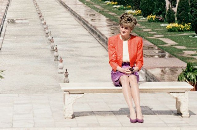 Принцесса Диана на фоне Тадж-Махала, Индия, Агра, 1992 год