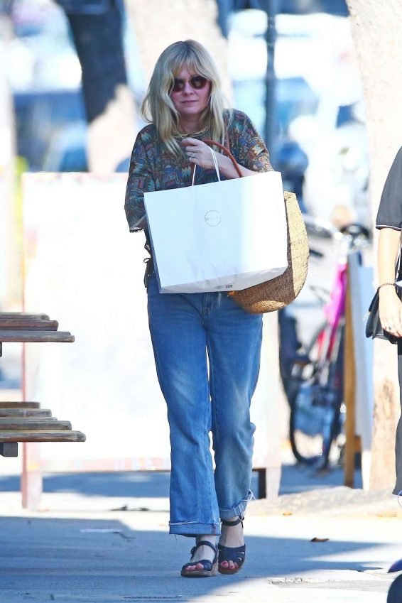 Kristen Dunst â Shopping with a friend in West Hollywood-12