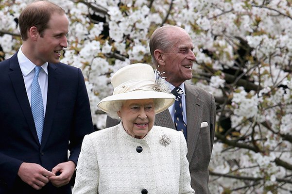 Принц Уильям, королева Елизавета II и принц Филипп