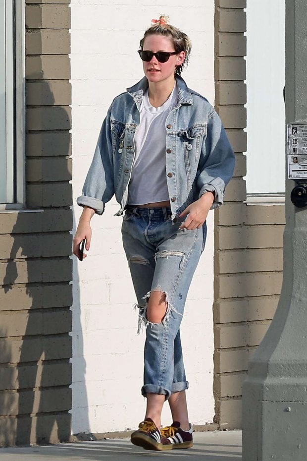 Kristen Stewart in Ripped Jeans-02