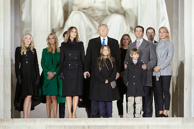 Дональд Трамп с семьей на прединаугурационном концерте