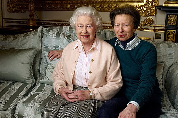 Королева Елизавета II с дочерью Анной
