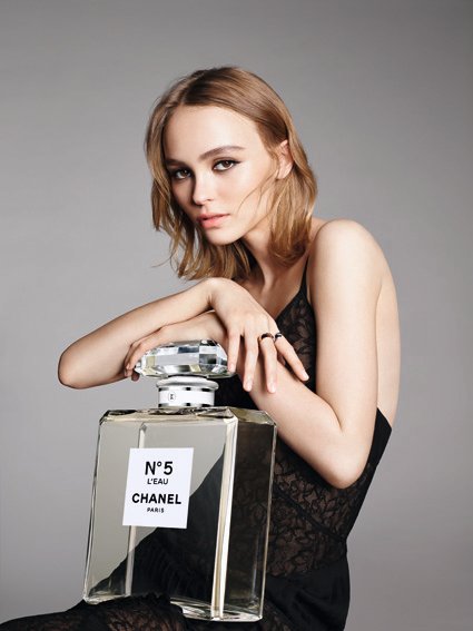 Лили-Роуз Депп в рекламной кампании Chanel No. 5