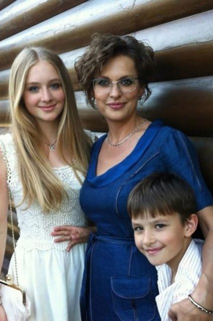 Светлана Бодрова с дочерью Ольгой и сыном Александром