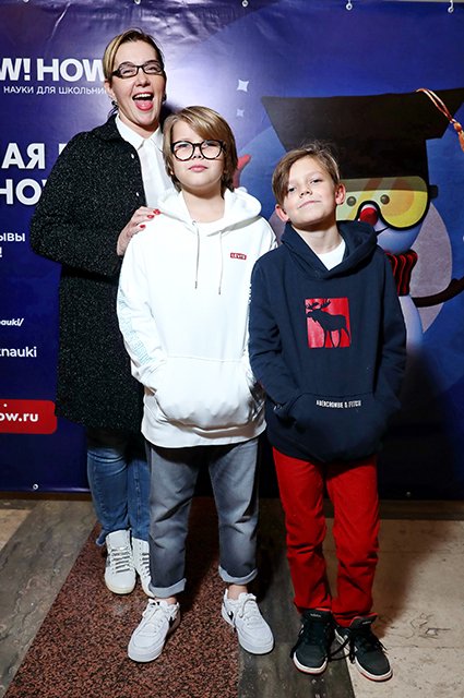 Арина Шарапова с внуками Никитой и Степаном