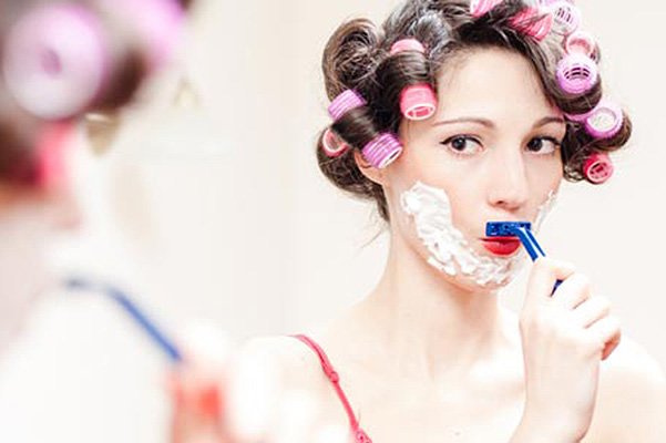 Бьюти-тренд: девушки бреют лицо