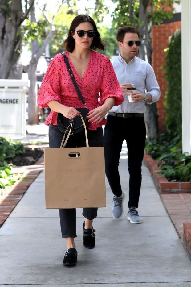 Mandy Moore: Shopping on Melrose Place -06