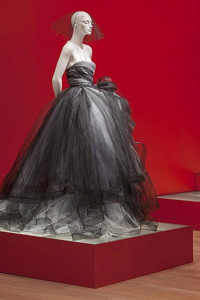 Экспозиция выставки Little Black Dress