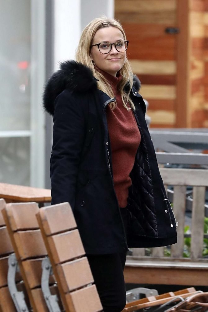 Reese Witherspoon: Out for breakfast at Le Pain Quotidien -05