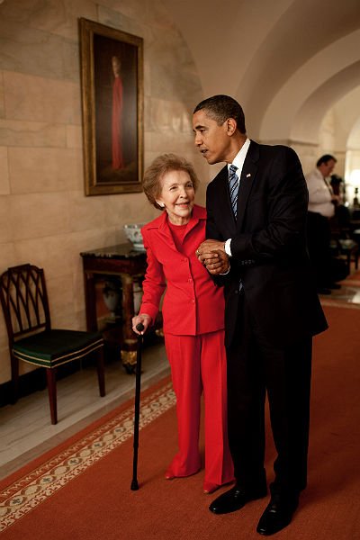 Нэнси Рейган и Барак Обама