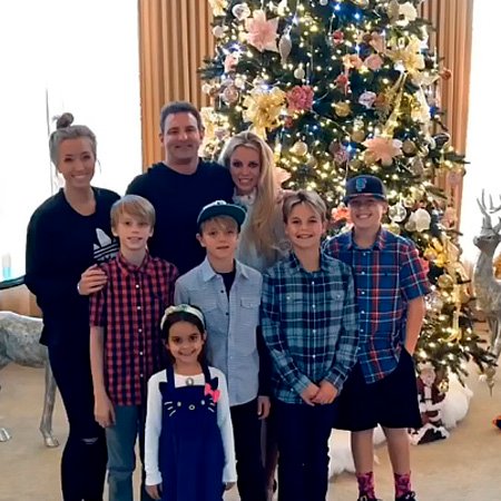 Бритни Спирс с детьми и родственниками