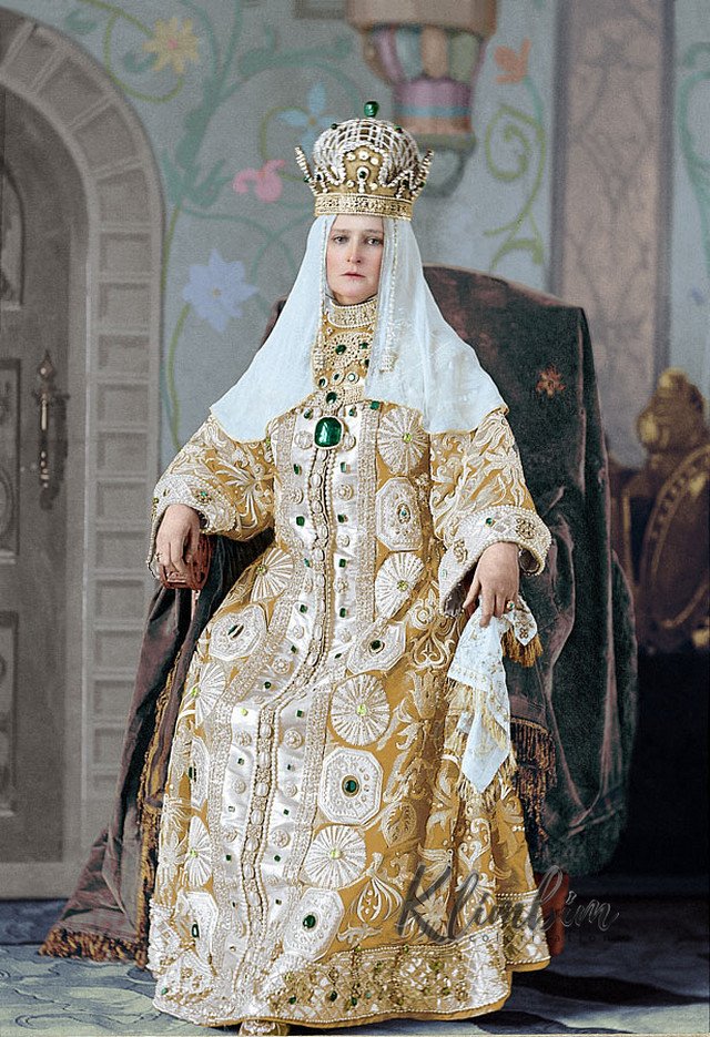 Великолепие костюмированного бала Романовых в раскрашенных фотографиях 1903 года 5