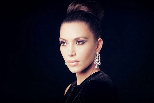Ким Кардашьян в фотосессии для арабского журнала Hia