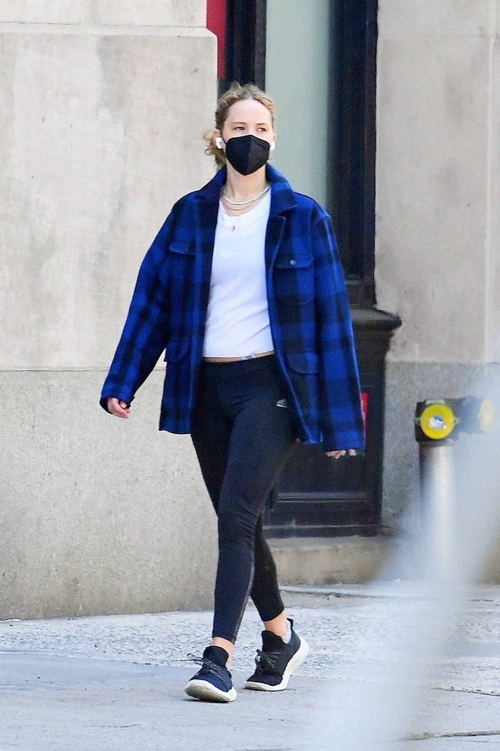 Jennifer Lawrence - Bundles up in an oversized flannel for errands out in Tribeca - New York