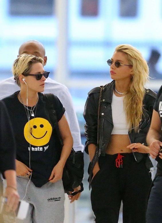 Kristen Stewart and Stella Maxwell â Arriving at JFK Airport-03