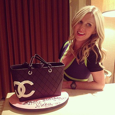Известная модница Ники Хилтон получила соответствующий торт на день рождения