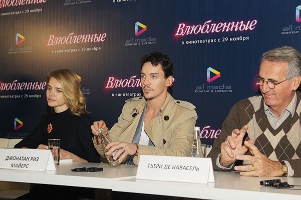 Наталья Водянова Джонатан Риз Майерс пресс-конференция в Москве