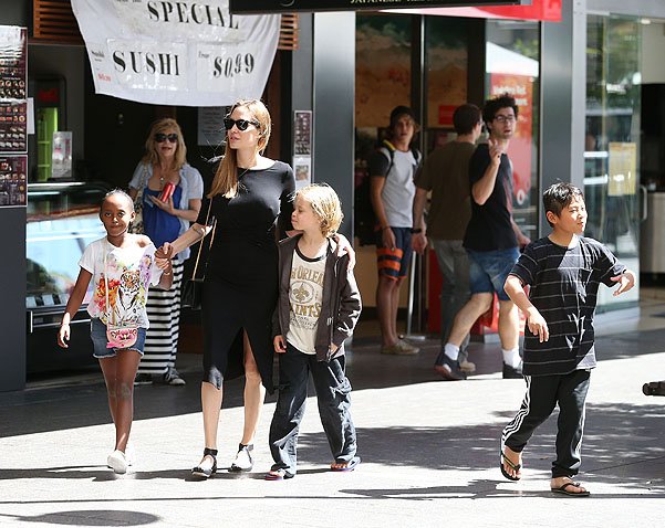 Анджелина Джоли с детьми в Сиднее 3