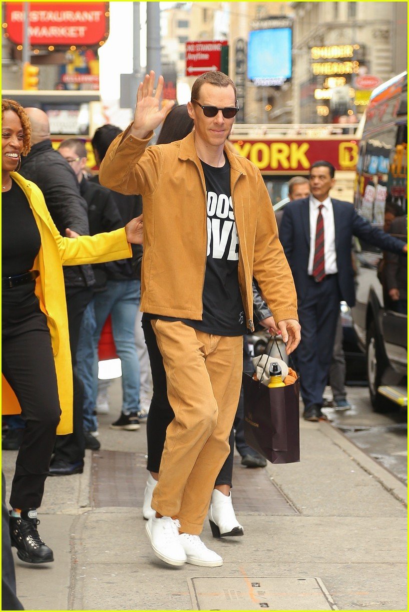 benedict cumberbatch makes fashion statement in nyc 014289445