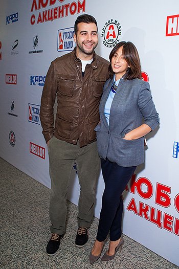Иван Ургант с женой на премьере фильма 
