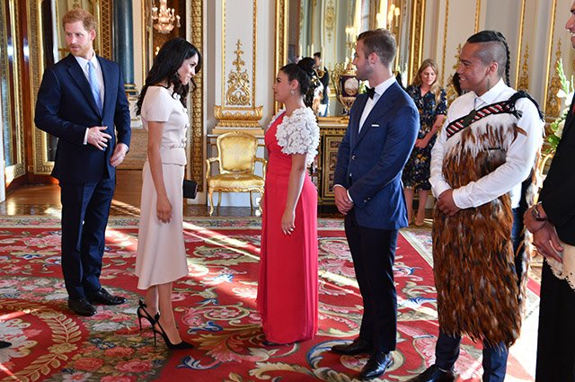 Принц Гарри и Меган Маркл на приеме в Букингемском дворце