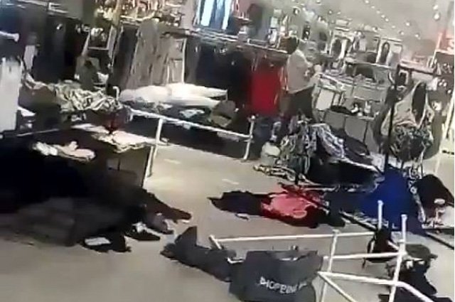 Магазины H&M в ЮАР после погромов