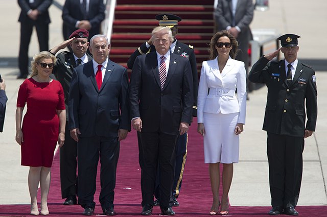 Дональд и Мелания Трамп, премьер-министр Израиля Биньямин Нетаньяху с женой Сарой