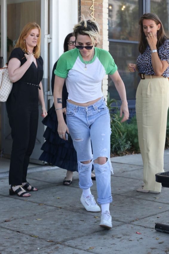 Kristen Stewart 2019 : Kristen Stewart â Spotted outside Kismet restaurant in Los Feliz-04