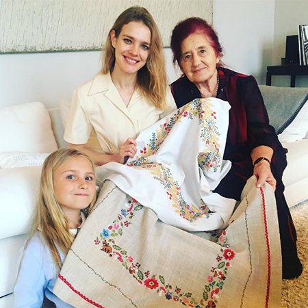 Наталья Водянова с дочерью и бабушкой