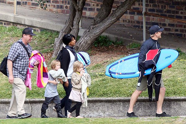 Вивьен и Нокс Джоли-Питт берут первые уроки серфинга в Сиднее 2