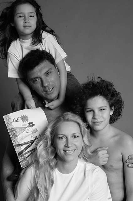 Борис Немцов и Екатерина Одинцова с дочерью Диной и сыном Антоном