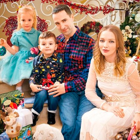 Илья Любимов и Екатерина Вилкова с детьми