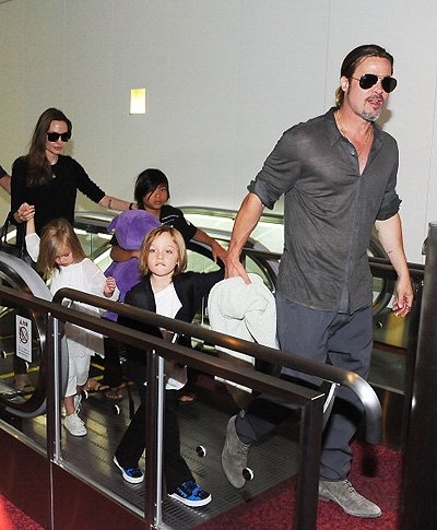 Анджелина Джоли, Брэд Питт и их дети прибыли в Японию