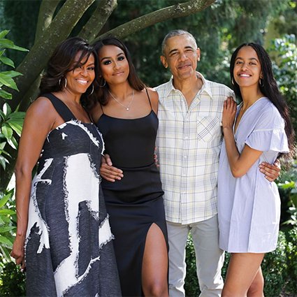 Мишель и Барак Обама с дочерьми