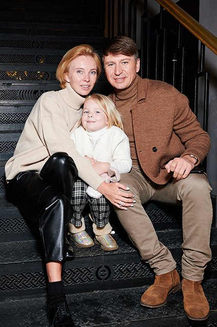 Татьяна Тотьмянина и Алексей Ягудин с дочерью