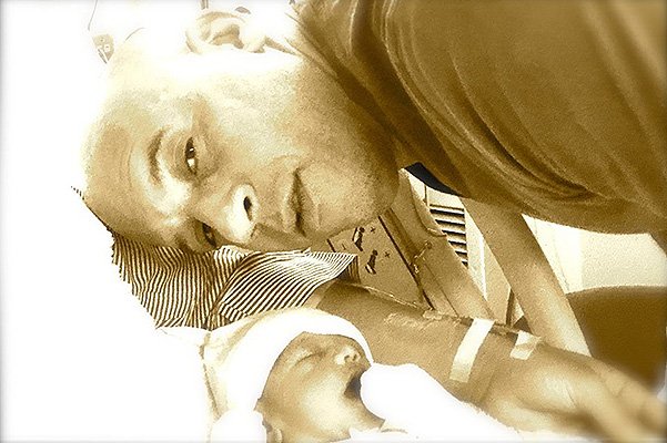 Вин Дизель с новорожденной дочкой