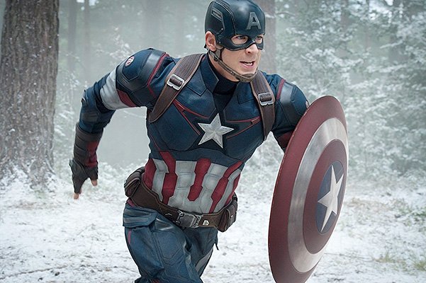 Крис Эванс в образе Капитана Америка. Кадр из фильма 