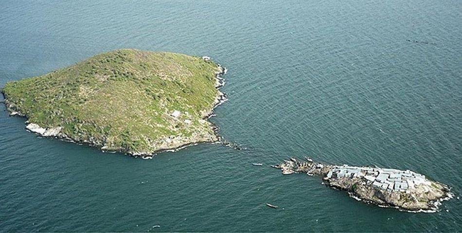 В 200 метрах от Мгинго расположен еще один остров, Усинго. Несмотря на катастрофическую нехватку мес