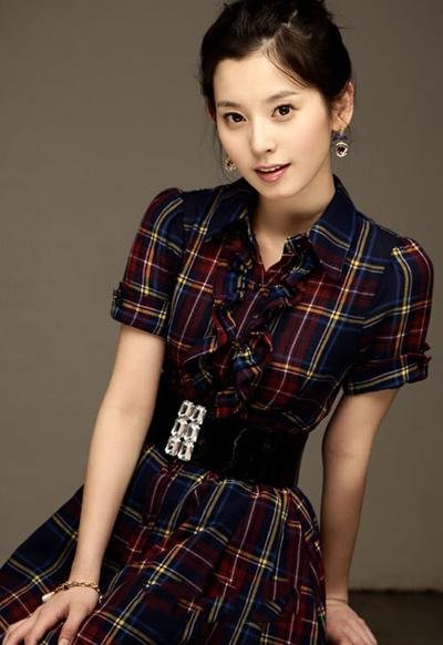Южнокорейская актриса и модель Ву Сын-Ен (Woo Seung-yeon) повесилась в своем доме в Сеуле 27 апреля 2009 года. Ей было 25.