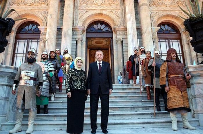 Роскошная жизнь президента Турции Реджепа Эрдогана и его жены Эмине (17 фото)