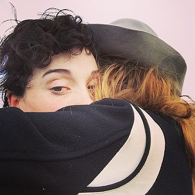 Энни Кларк и Кара Дельвинь (фото из Instagram)