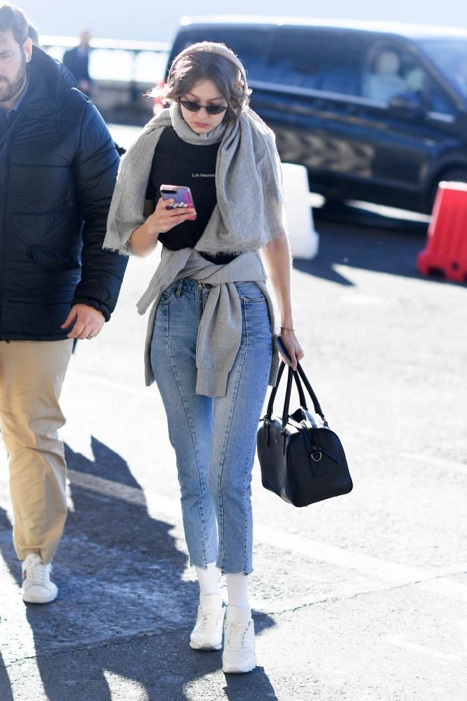 Gigi Hadid in Jeans -04