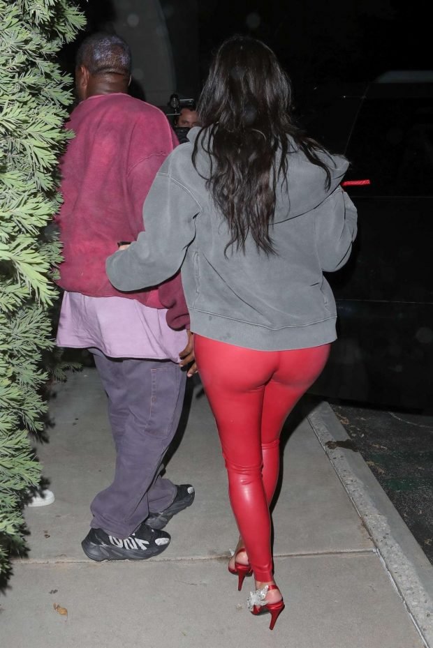 Kim Kardashian: Leave Travis Scotts Birthday party -13