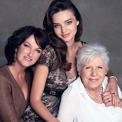 Миранда Керр с мамой и бабушкой