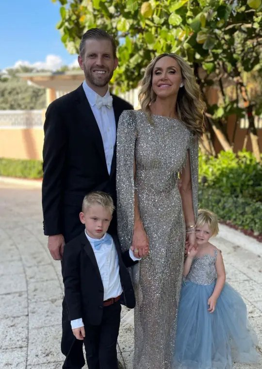 Эрик Трамп с женой Ларой и детьми