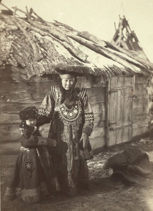 Татары в деревне под Минусинском.