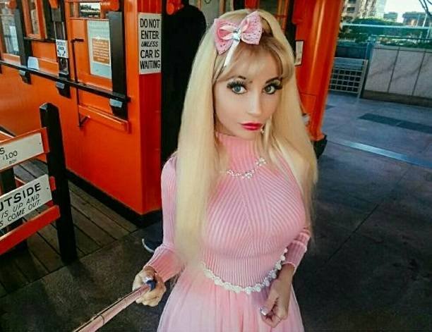 Русская Барби Таня Тузова подарила своим поклонникам клип-загадку